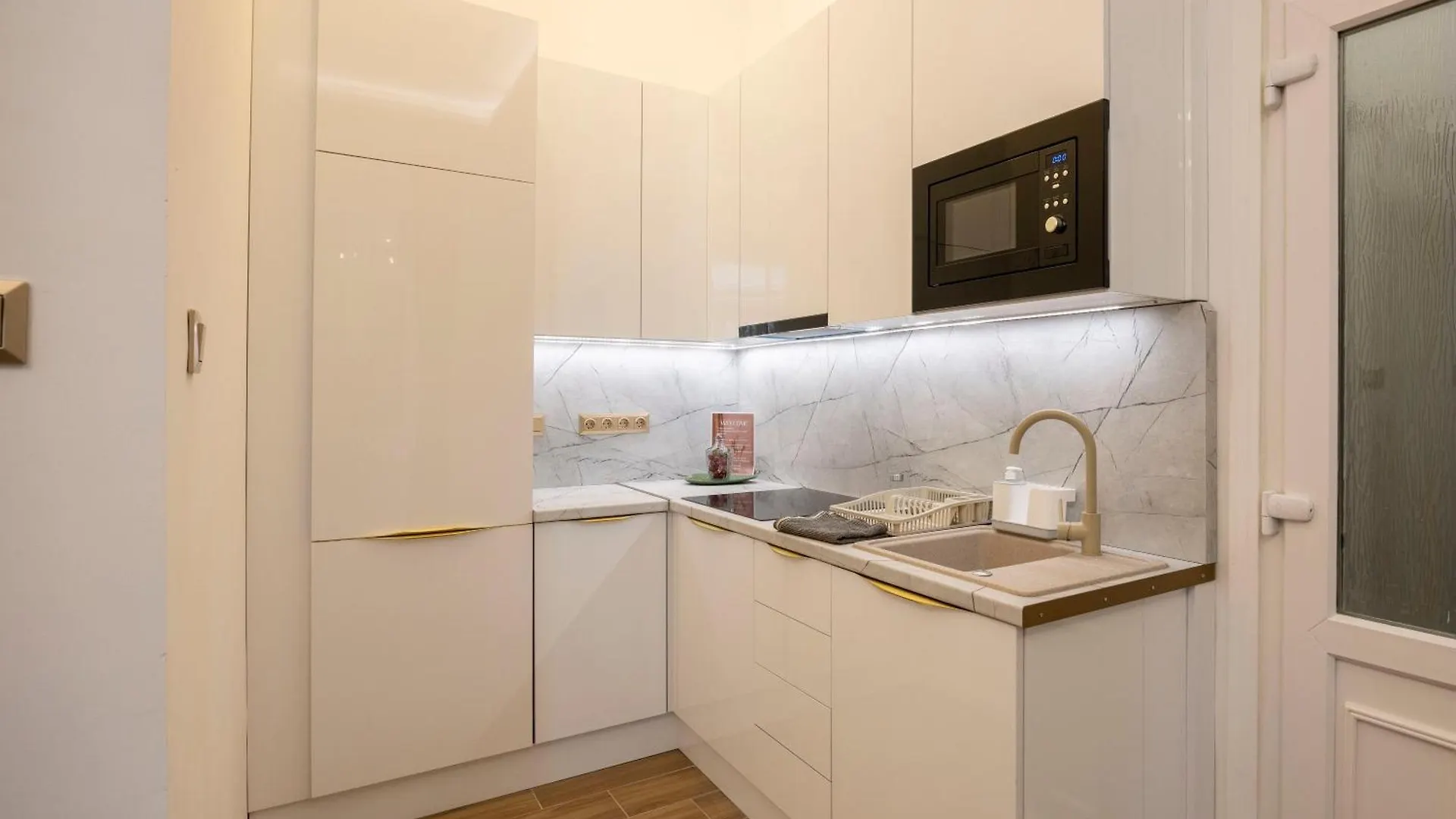 Exclusive Downtown Quentin Residence By Prestige Homes Budapest Appartamento